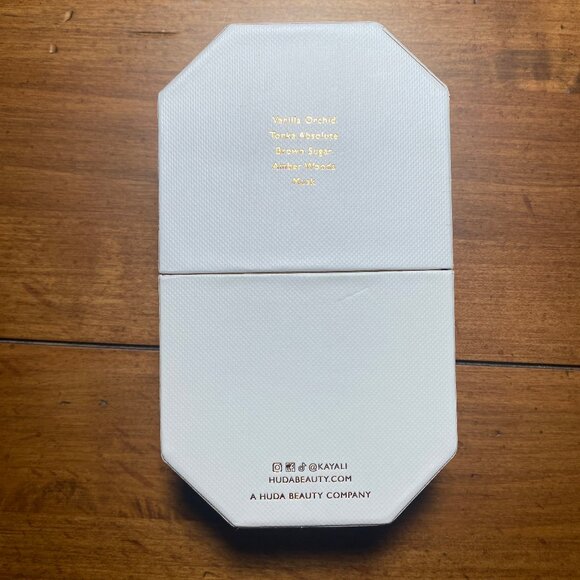 Kayali Vanilla 28 empty 3.4 fl. oz box - Picture 4 of 10
